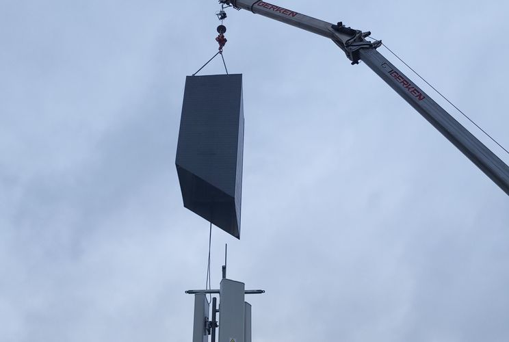 Tecryl® Schornstein-Verkleidung: Funktransparente Antennen-Tarnung für Denkmalschutz