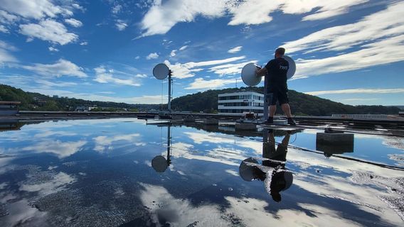 Richtfunkinstallation auf einem Flachdach