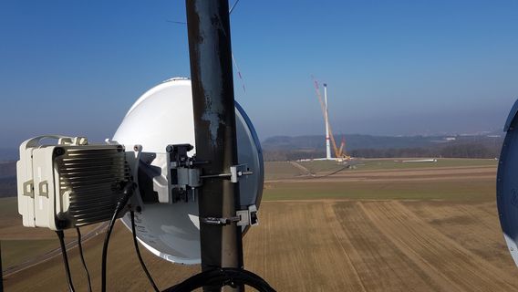 Low Latency 1,8m Antenne, 120m Höhe.